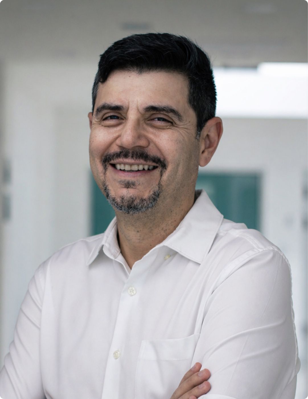 Dr. Josué Solís